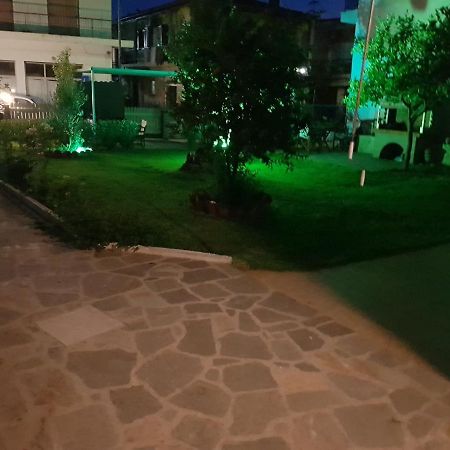 Magdalinos Apartments เนอา สกีโอนี ภายนอก รูปภาพ