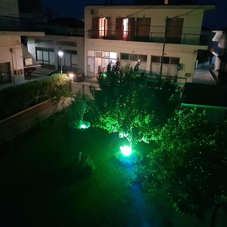 Magdalinos Apartments เนอา สกีโอนี ภายนอก รูปภาพ