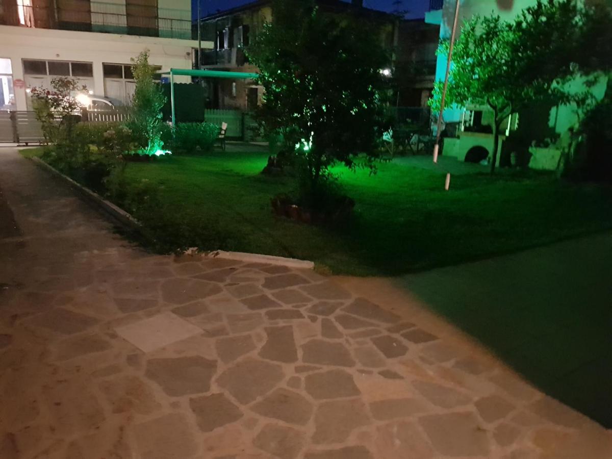 Magdalinos Apartments เนอา สกีโอนี ภายนอก รูปภาพ