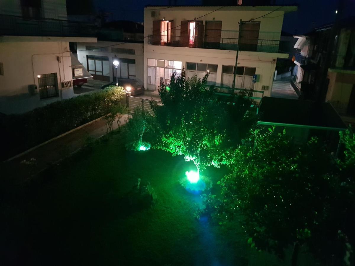 Magdalinos Apartments เนอา สกีโอนี ภายนอก รูปภาพ